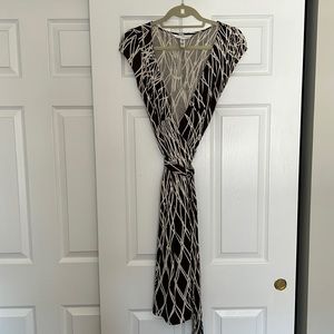 Diane von Furstenberg 100% Silk Short Sleeve Wrap Dress